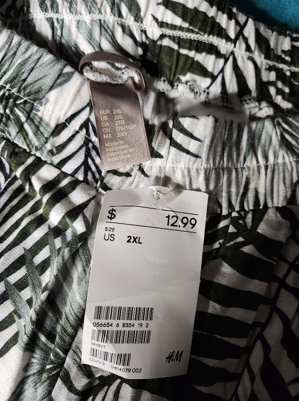 NWT H&M Plus Size Lightweight Jersey Knit Shorts In Palm Print Size 2X - Picture 4 of 4
